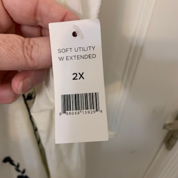 Embroidered Tank - Picture 4 of 4